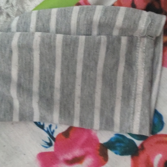 MOKING TOP (SMALL) WHITE & GREY CASUAL 3/4 SLEEVE STRIPED ROSE FLORAL BLOUSE - Picture 4 of 7